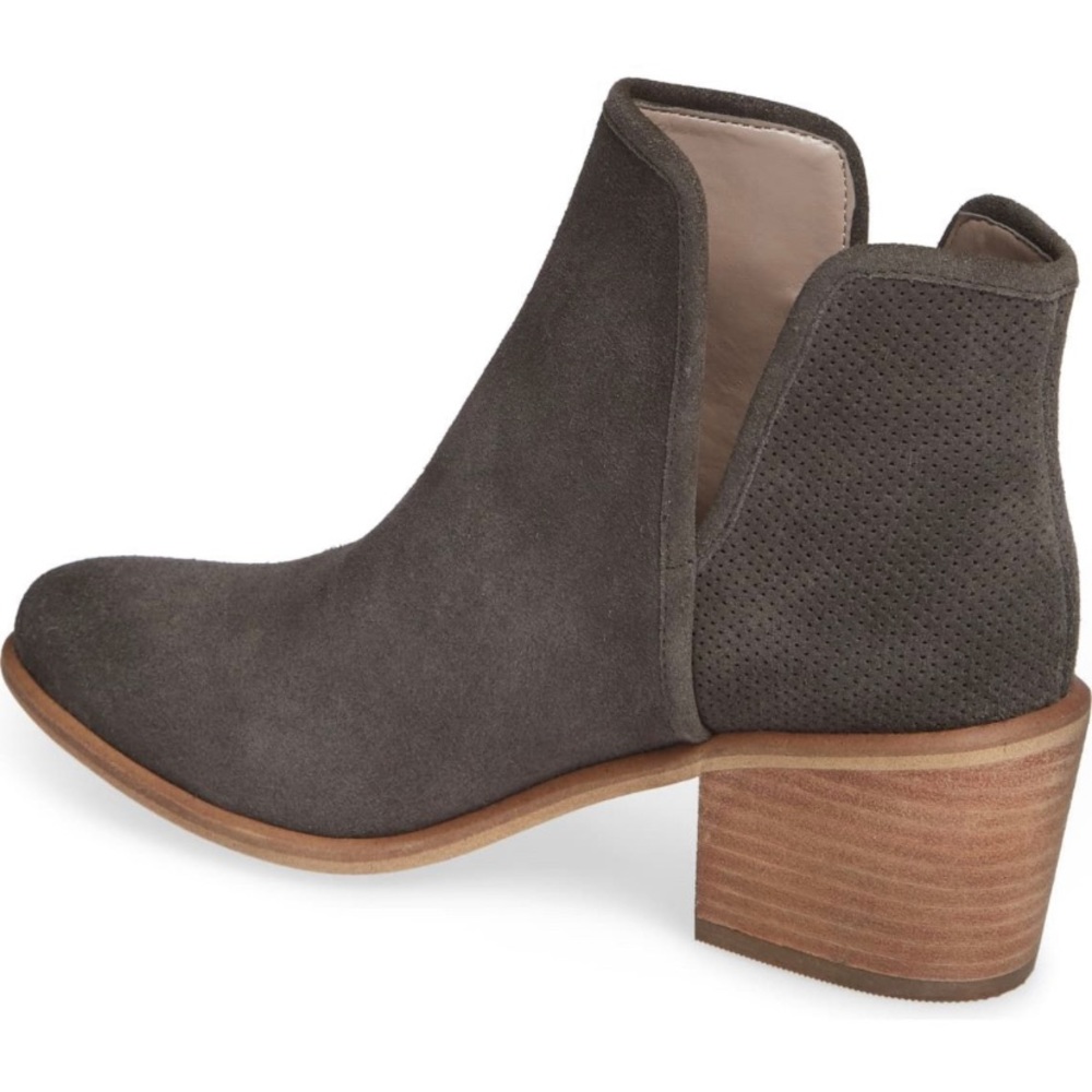 Hinge Lea block heel booties